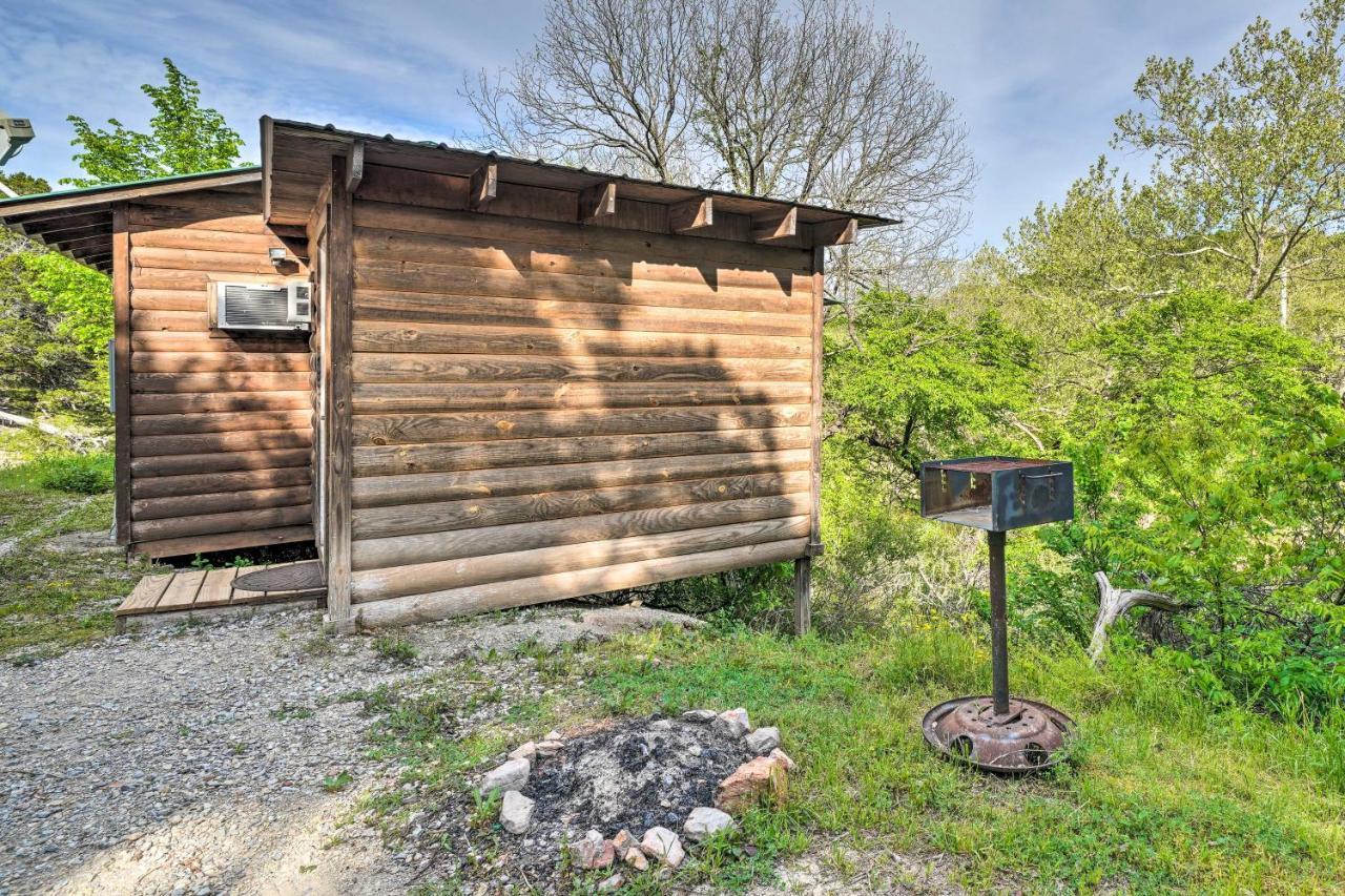 Rustic Davis Cabin Less Than Half Mile To Turner Falls! Exterior photo